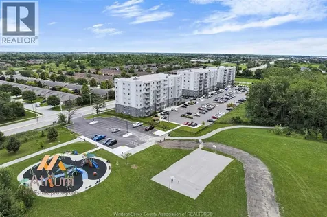 1489 Banwell Windsor ON N8P 0G4