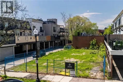 132 Dunn Street Oakville ON L6J 3E2
