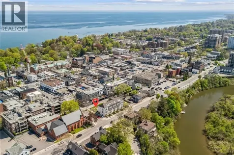 132 Dunn Street Oakville ON L6J 3E2