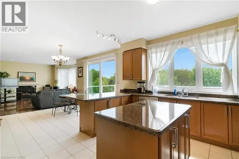 27 Glazebrook Crescent Cambridge ON N1T 2H7