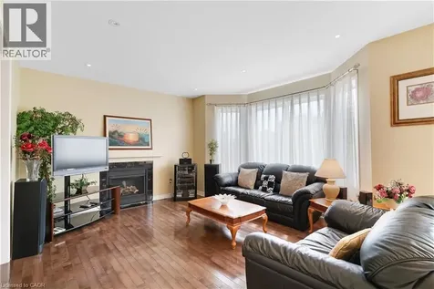 27 Glazebrook Crescent Cambridge ON N1T 2H7