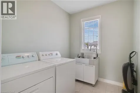 27 Glazebrook Crescent Cambridge ON N1T 2H7