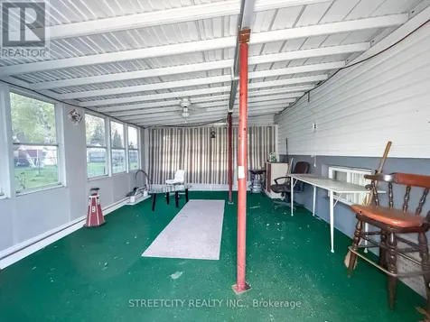 785 Ross Avenue Sarnia ON N7T 7R1
