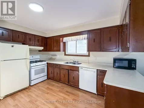 785 Ross Avenue Sarnia ON N7T 7R1