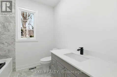 49 Beaufort Crescent Tiny ON L9M 0B8