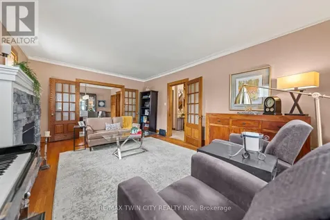 39 Borden Avenue North Kitchener ON N2H 3H9