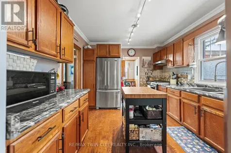 39 Borden Avenue North Kitchener ON N2H 3H9