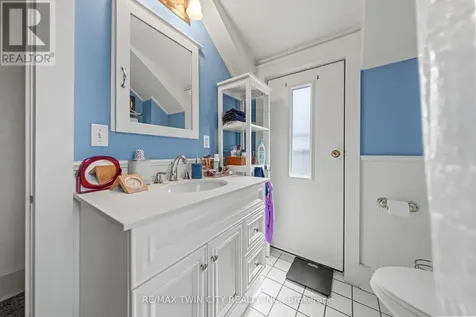 39 Borden Avenue North Kitchener ON N2H 3H9