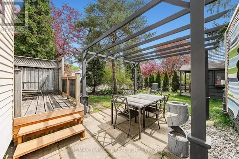 39 Borden Avenue North Kitchener ON N2H 3H9