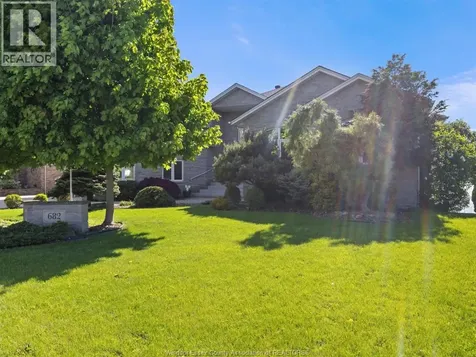 682 Dalhousie Street Amherstburg ON N9V 3B2