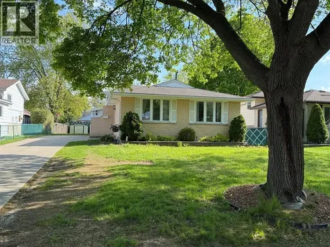 785 Ross Avenue Sarnia ON N7T 7R1