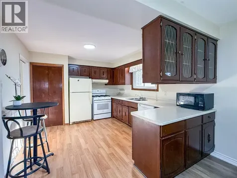 785 Ross Avenue Sarnia ON N7T 7R1