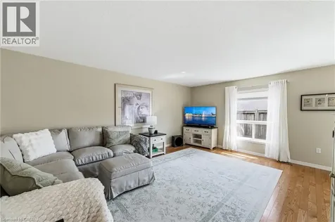 24 Kenyon Crescent Grimsby ON L3M 5S4