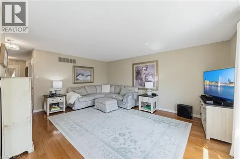 24 Kenyon Crescent Grimsby ON L3M 5S4