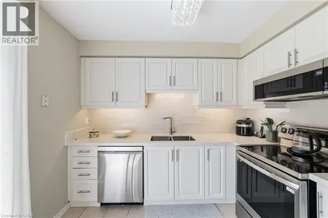 24 Kenyon Crescent Grimsby ON L3M 5S4