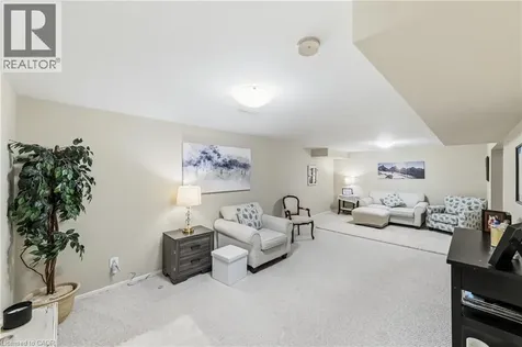24 Kenyon Crescent Grimsby ON L3M 5S4