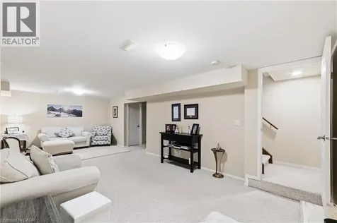 24 Kenyon Crescent Grimsby ON L3M 5S4
