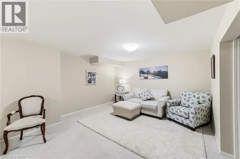 24 Kenyon Crescent Grimsby ON L3M 5S4