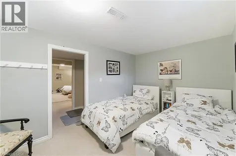 24 Kenyon Crescent Grimsby ON L3M 5S4