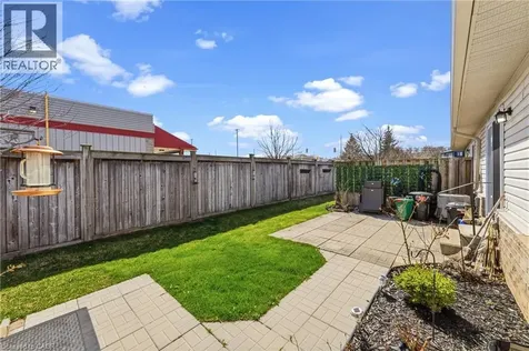 24 Kenyon Crescent Grimsby ON L3M 5S4