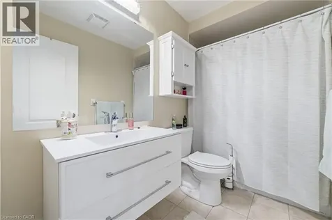 24 Kenyon Crescent Grimsby ON L3M 5S4