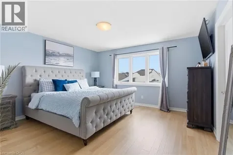 28 Silverwood Avenue Welland ON L3C 0C3