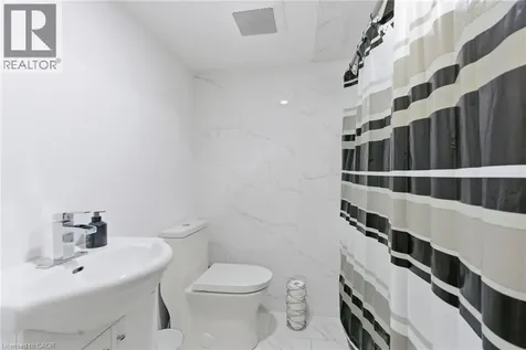 28 Silverwood Avenue Welland ON L3C 0C3