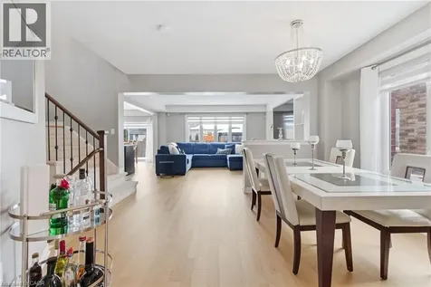 28 Silverwood Avenue Welland ON L3C 0C3