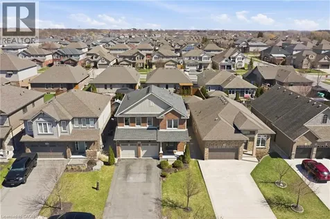 28 Silverwood Avenue Welland ON L3C 0C3