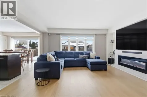 28 Silverwood Avenue Welland ON L3C 0C3