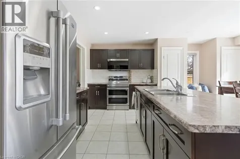 28 Silverwood Avenue Welland ON L3C 0C3