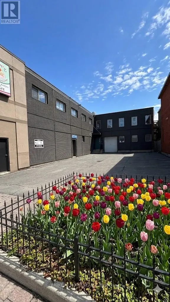 939 Somerset Street West Ottawa ON K1R 6R8