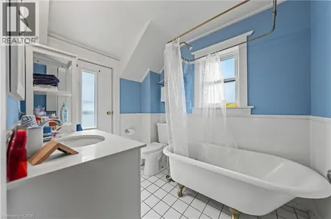 39 Borden Avenue North Kitchener ON N2H 3H9