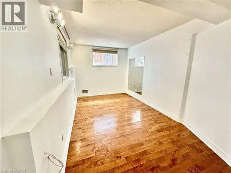 202 Essex Point Drive Cambridge ON N1T 1Z1