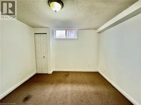 202 Essex Point Drive Cambridge ON N1T 1Z1