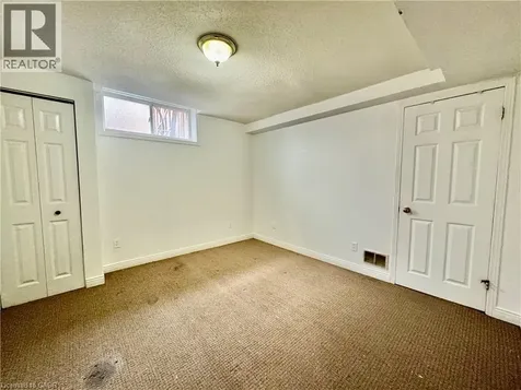 202 Essex Point Drive Cambridge ON N1T 1Z1