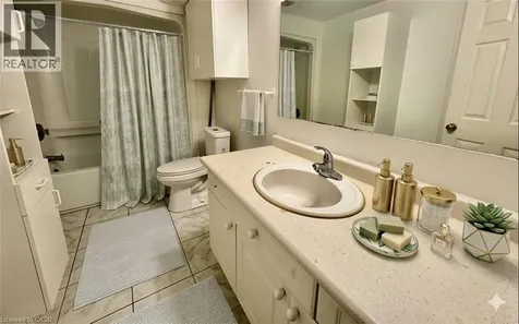 202 Essex Point Drive Cambridge ON N1T 1Z1