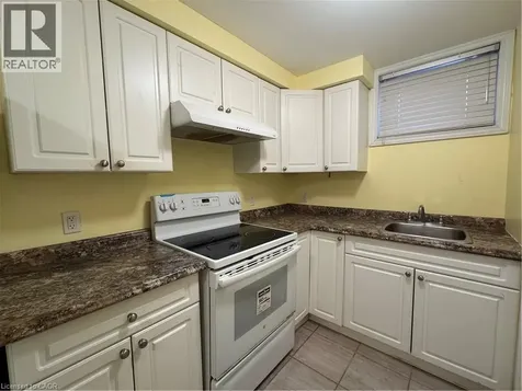 40 Lena Crescent Cambridge ON N1R 8P4