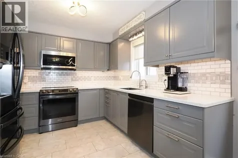 70 Queen Charlotte Crescent Kitchener ON N2E 3N6