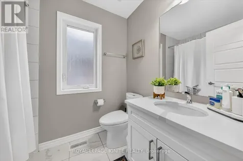 2835 Foxden Square Pickering ON L1X 0N9