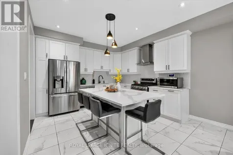 2835 Foxden Square Pickering ON L1X 0N9