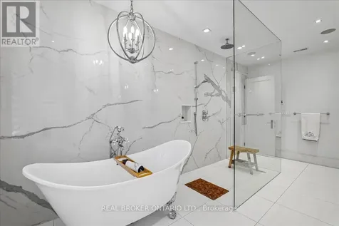 1445 Skyline Drive Mississauga (lakeview) ON L5E 2W3