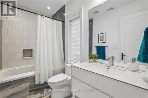 1445 Skyline Drive Mississauga (lakeview) ON L5E 2W3