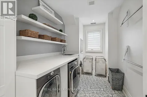 1445 Skyline Drive Mississauga (lakeview) ON L5E 2W3