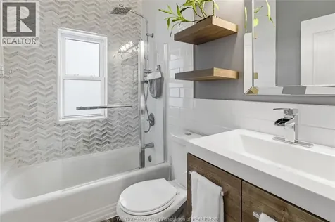 1220 Gladstone Windsor ON N8X 3H3