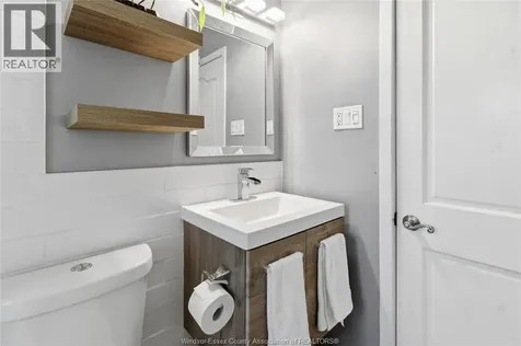 1220 Gladstone Windsor ON N8X 3H3