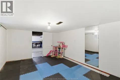 1220 Gladstone Windsor ON N8X 3H3