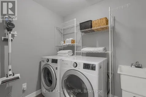 319 Sweetclover Way Ottawa ON K4A 1E5