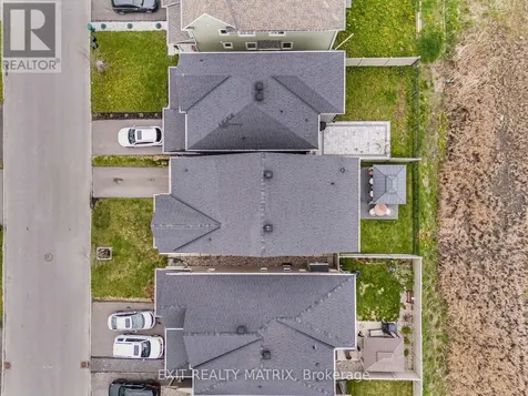 319 Sweetclover Way Ottawa ON K4A 1E5