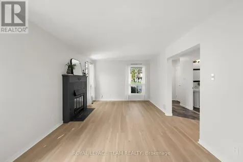 93 Hewitt Way Ottawa ON K2L 3R3